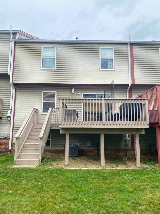 Deck to Backyard - 506 Carters Grove Dr