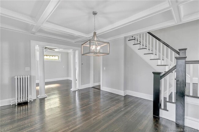 Building Photo - 2065 Barnum Ave