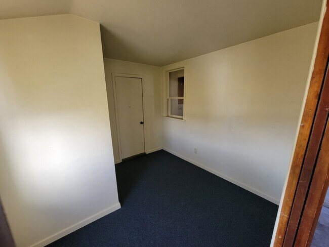 Building Photo - 662 Hoffmansville