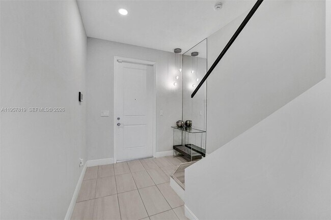 Foto del edificio - 1033 Eucalyptus Dr