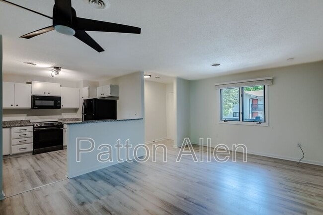 Foto del edificio - 104 Glenn Bridge Rd