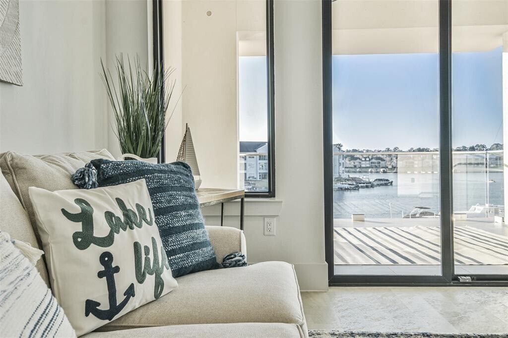 Building Photo - 15260 TX-105