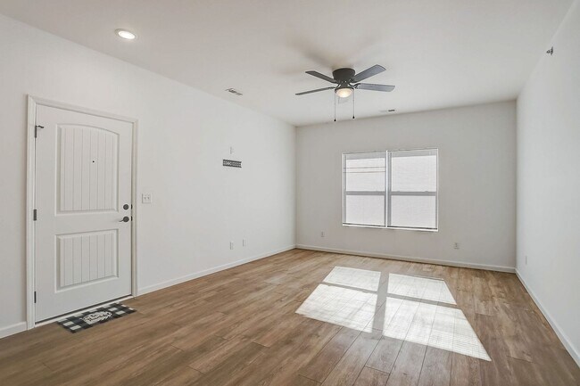 Foto del edificio - 912 Parkview Dr