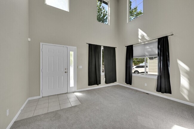 Foto del edificio - $1,995 - 4 Bed,2.5 Bathroom Home  in Colorado Springs with in Unit Laundry and Fenced in yard!