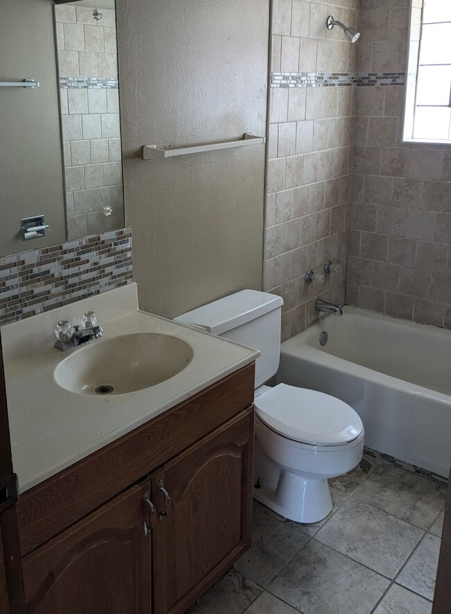 Bathroom - 11003 S Longwood Dr