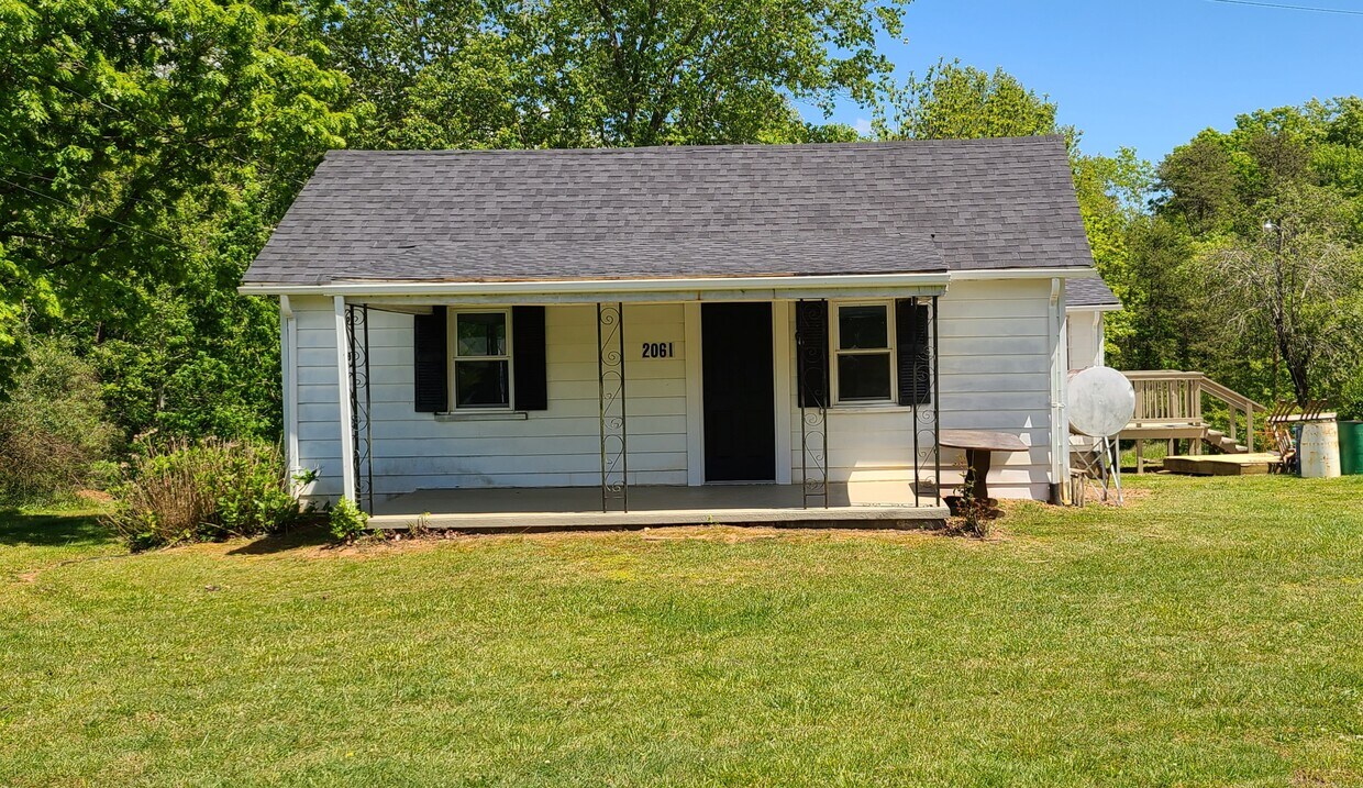 Primary Photo - 2061 W Sunrise Dr