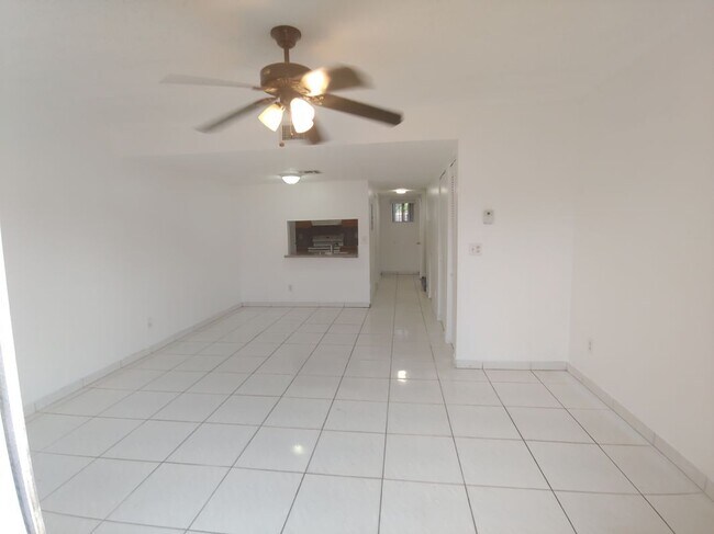 Foto del edificio - 2261 NE 171 St