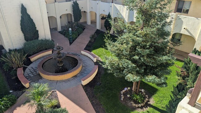 Building Photo - La Plaza Villas Apartments