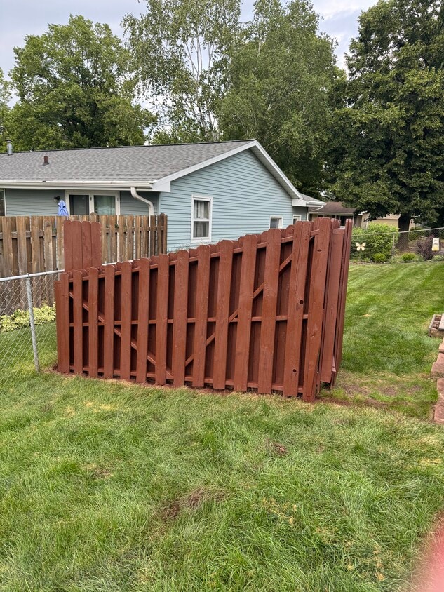 Private Fence/with closing gate - 1842 7th St