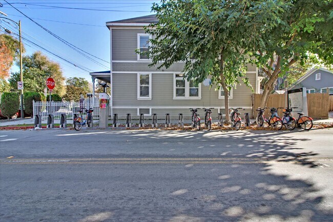 Building Photo - 197 N 9th St