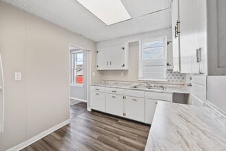 Building Photo - 811 Sherman Ave