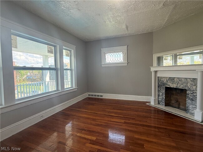 Foto del edificio - 1278 E 115th St