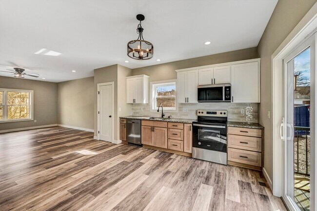 Foto del edificio - 702 E Elm St