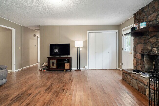 Building Photo - 2520 S Fort Ave