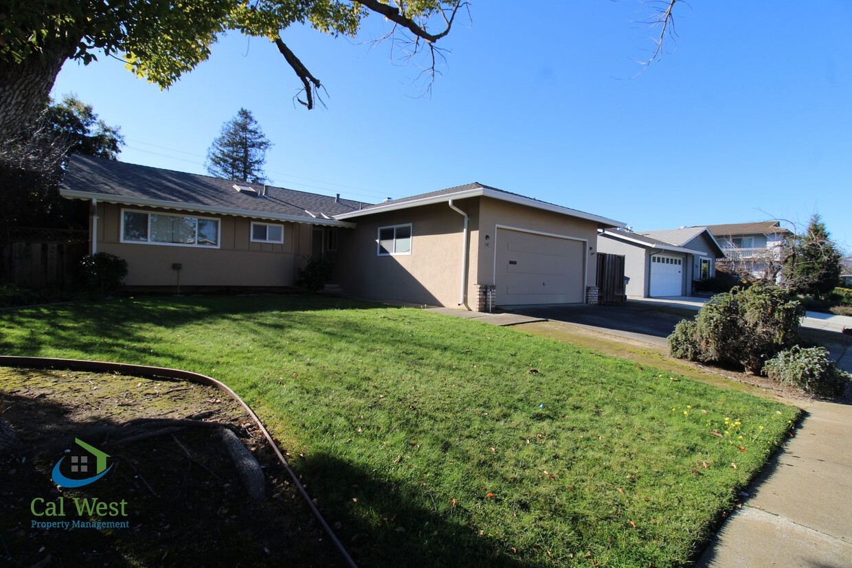 Foto principal - $4395 - Beautiful Sunnyvale 3 Bedroom Home...