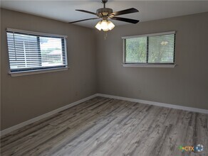 Building Photo - 744 Hill Top Dr