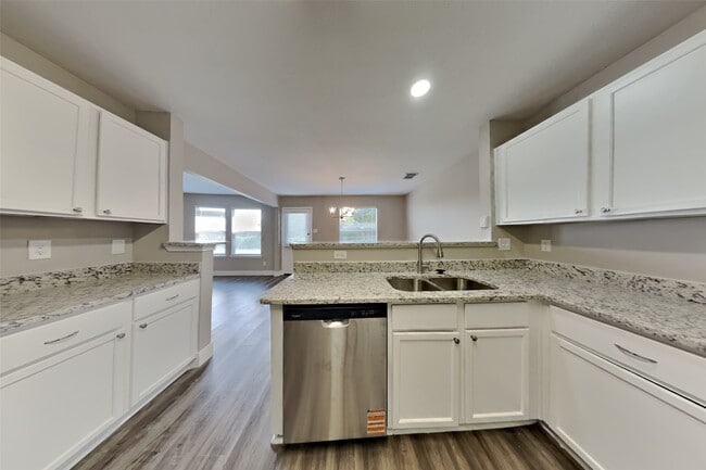 Foto del edificio - 17303 Davenway Dr