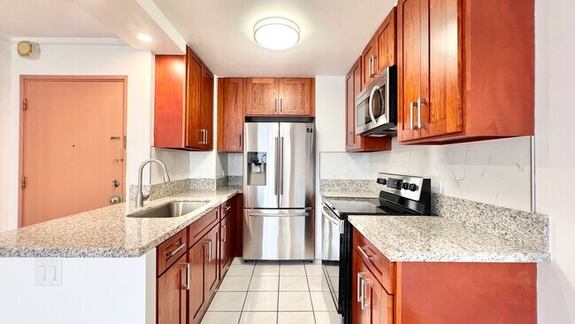 Building Photo - RENOVATED 2 BEDROOM UNIT AT CENTURY WEST