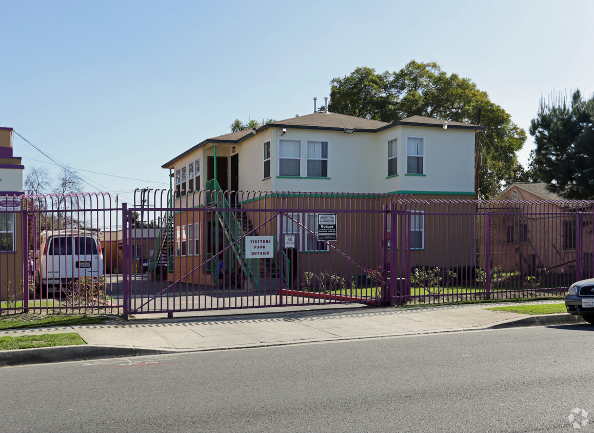 Primary Photo - Santa Fe Apartments