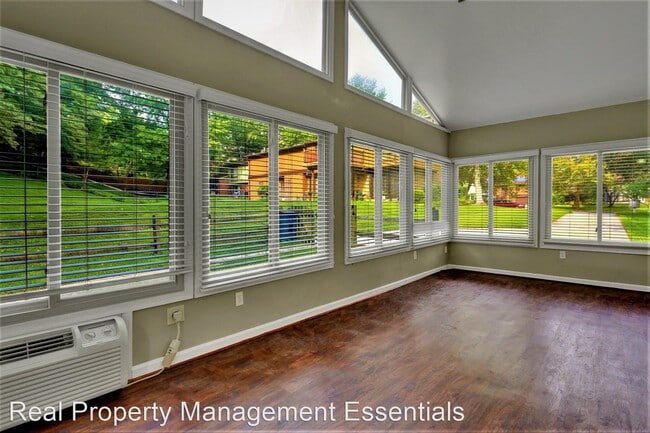 Building Photo - 4 br, 2.5 bath House - 5649 Thunderhill Road