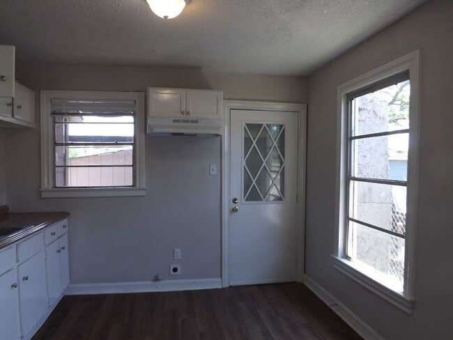 Building Photo - 7410 Dallas St