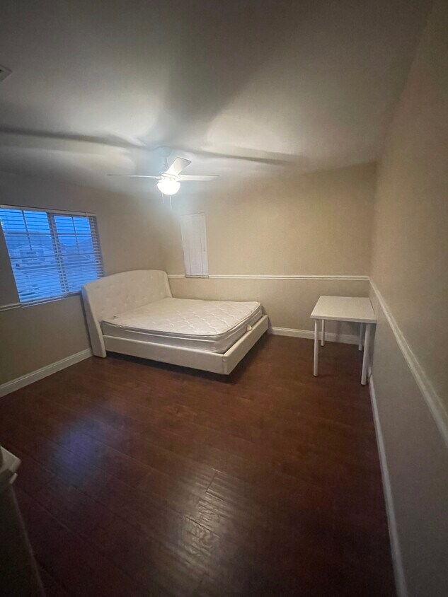 Foto del edificio - 14925 Shoreham St