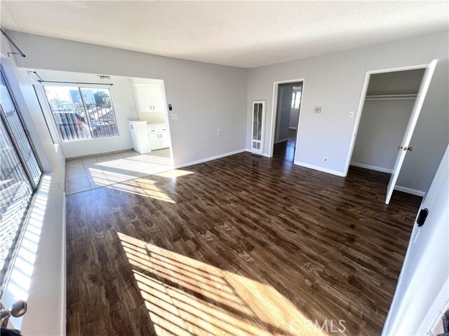 Building Photo - 620 W 82nd St