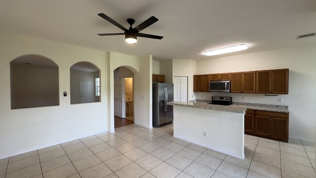 Building Photo - 3042 Grandiflora Dr