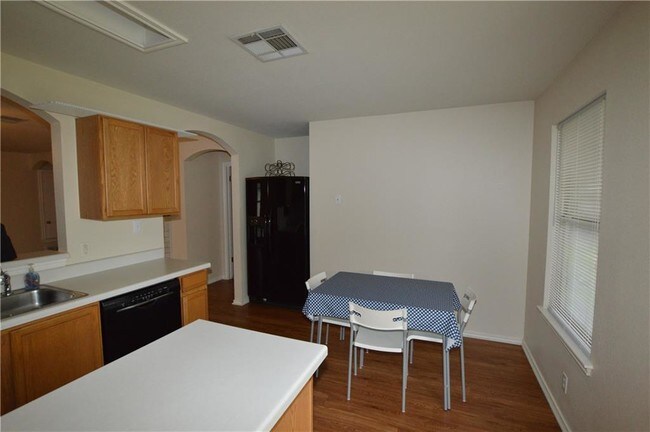 Foto del edificio - 2101 Hawksbury Way