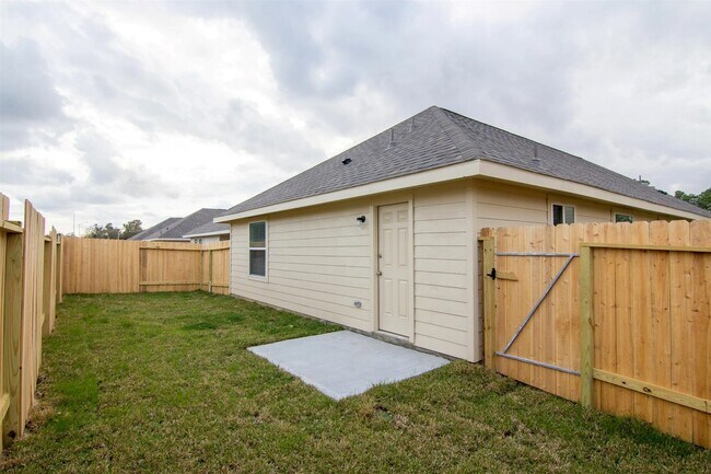 Building Photo - 8718 Livings St
