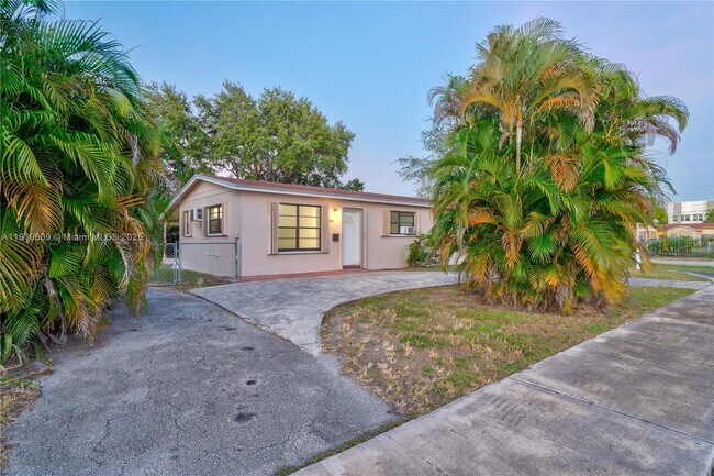 Foto del edificio - 1291 NE 207th St