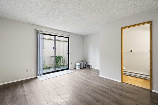 Foto del edificio - 503 Houser Way S
