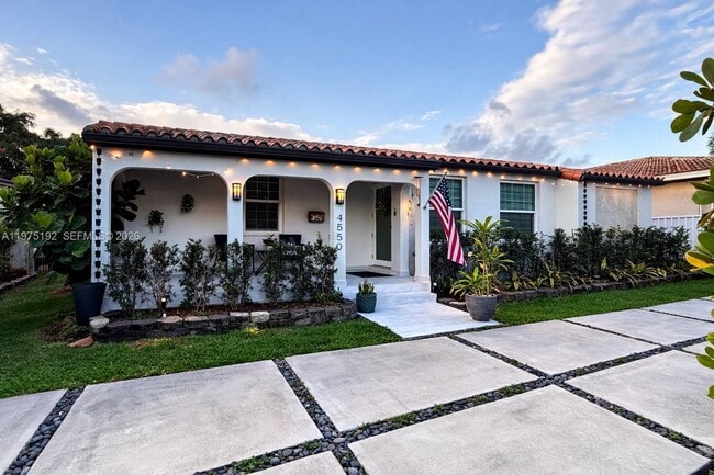 Building Photo - 4850 SW 4th St