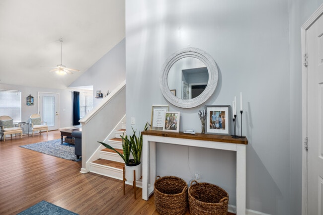 Foto del edificio - 2213 Green Trails Dr