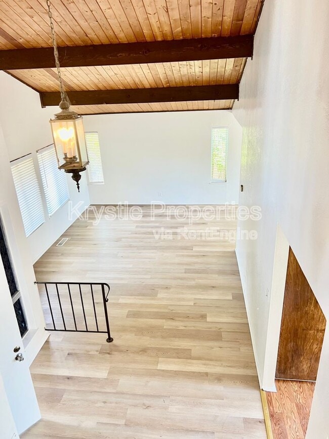 Building Photo - 105 Gregory Ln
