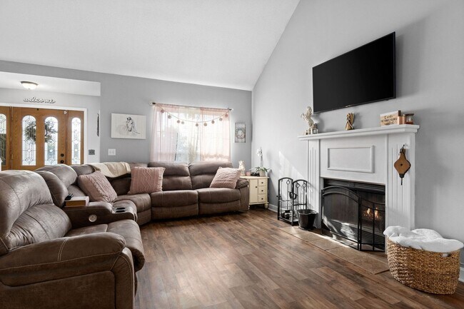Building Photo - 4 Bedroom Pet Friend Home For Rent Near Do...