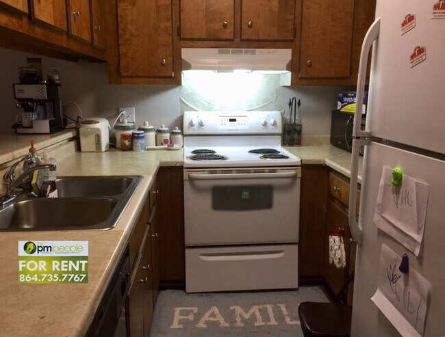 Building Photo - Remodeled Duplex Available Now!
