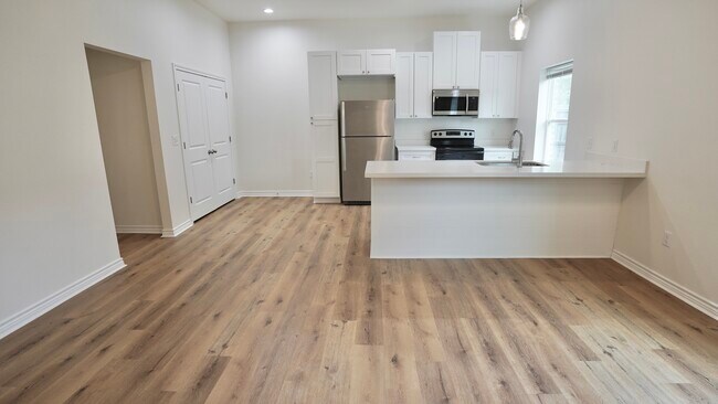 Foto del edificio - 170 Bailey Ave