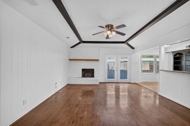 Building Photo - North Dallas 3 bedroom - Move in Ready!