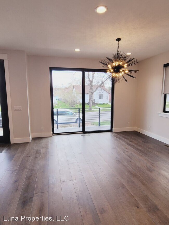 Building Photo - 3 br, 3.5 bath House - 475 N. Willson Ave