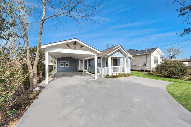 Foto del edificio - 215 St Charles Dr