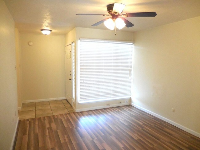 Building Photo - 534 Alegre Vista Dr