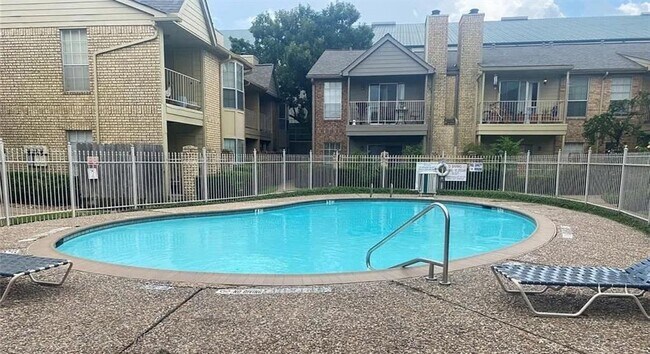 Foto del edificio - 11201 Lynbrook Dr