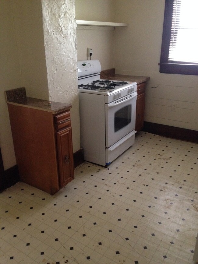 Foto del edificio - *Great Downtown Springfield Location--Char...