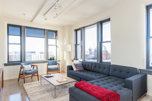 Sala de estar - 915 Olive St