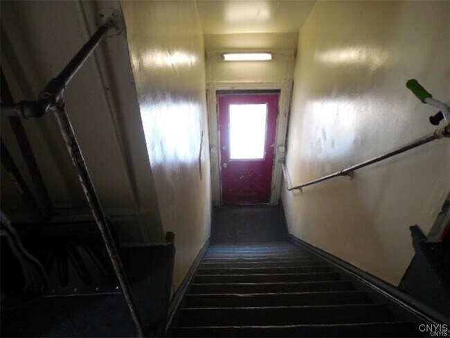 Foto del edificio - 227 W Main St