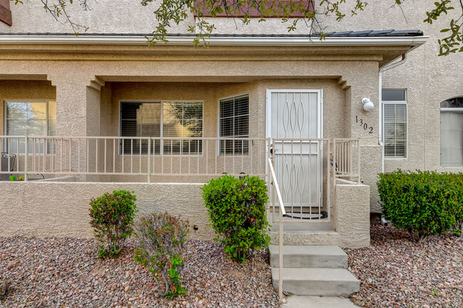 Building Photo - 1302 Dusty Creek St