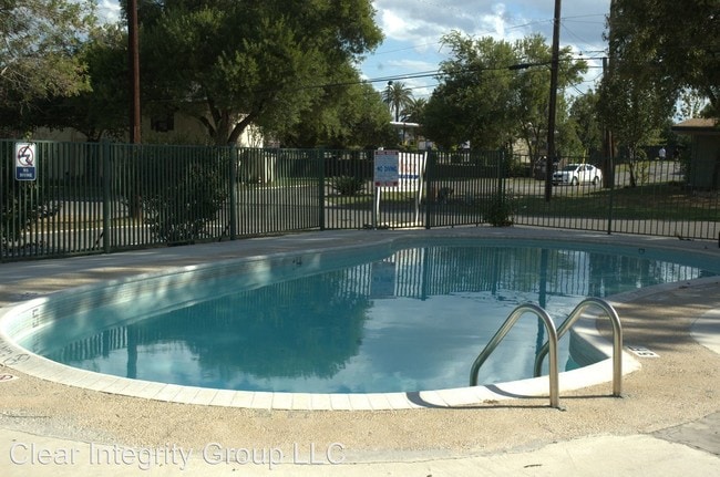 Building Photo - 227 Deerwood Dr
