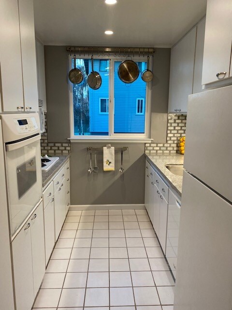 Kitchen facing north - 4104 George Ave