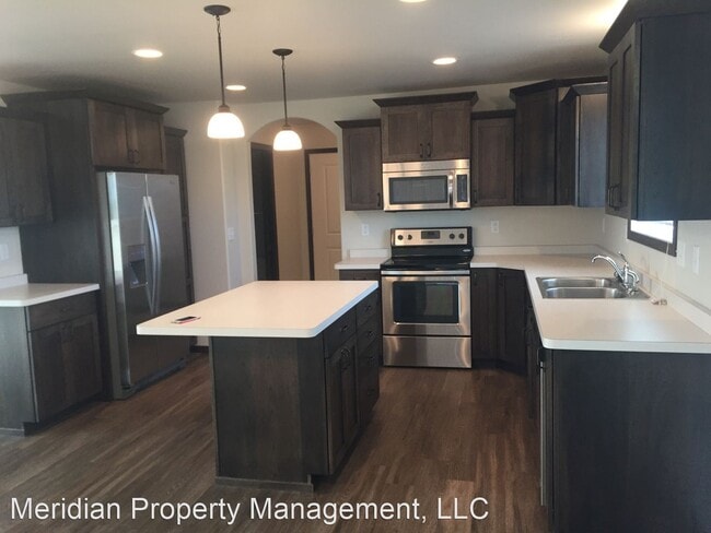 Building Photo - 5 br, 3.5 bath House - 1206 Commander Dr